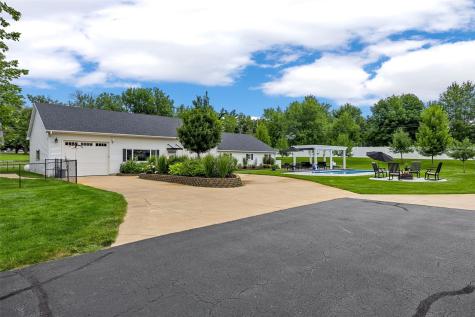 6000 Beverly Road SW Cedar Rapids IA 52404