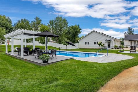 6000 Beverly Road SW Cedar Rapids IA 52404