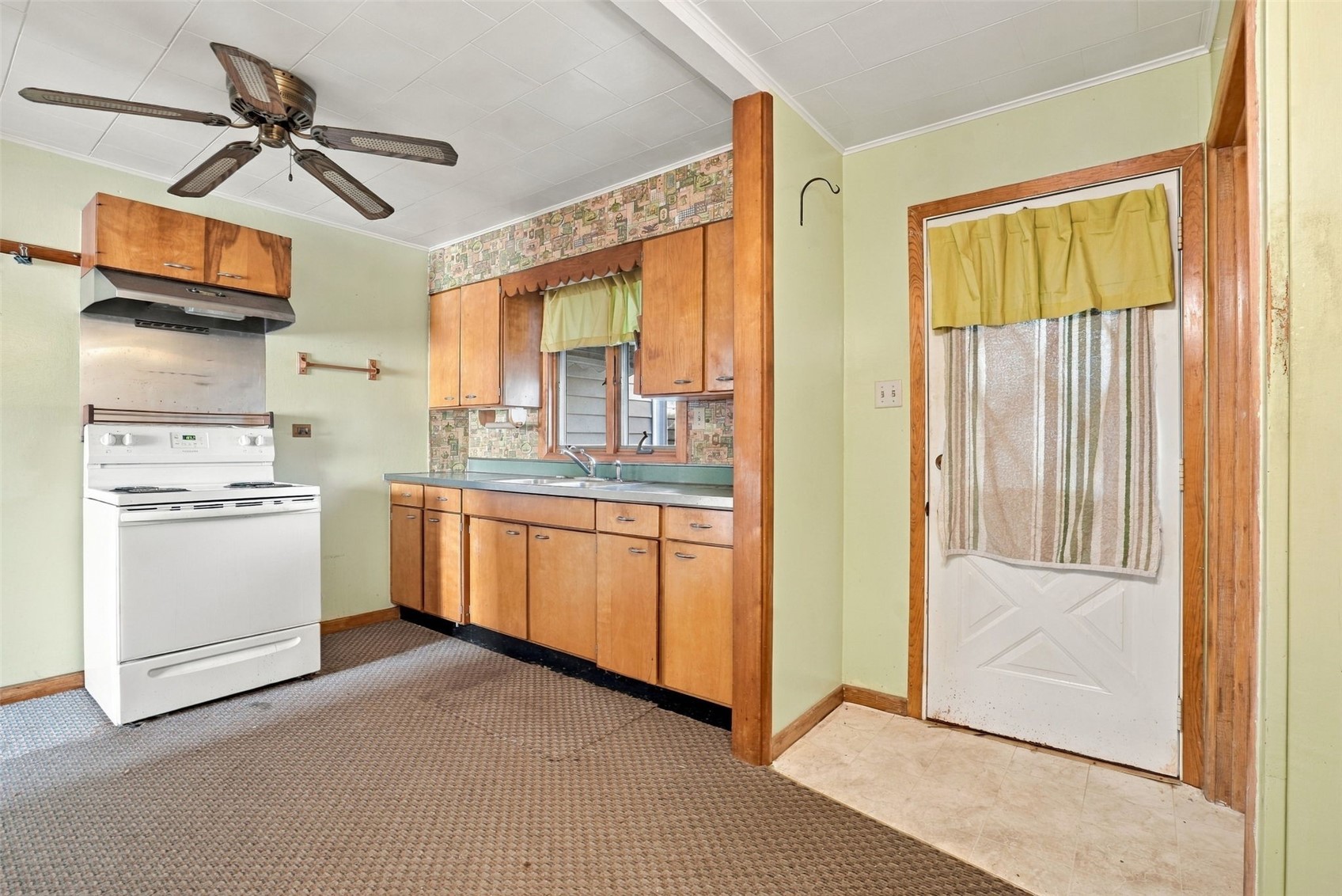 206 2nd Avenue Hiawatha IA 52233