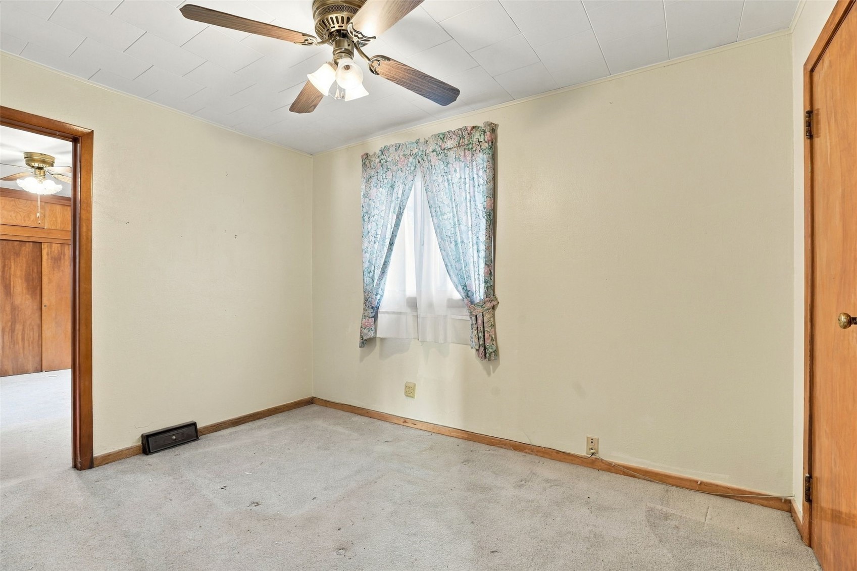 206 2nd Avenue Hiawatha IA 52233