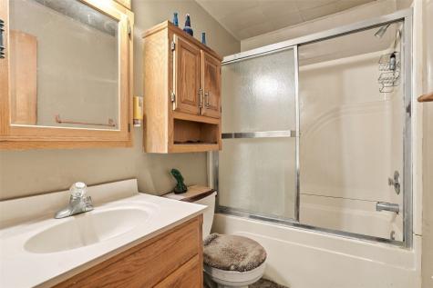 206 2nd Avenue Hiawatha IA 52233
