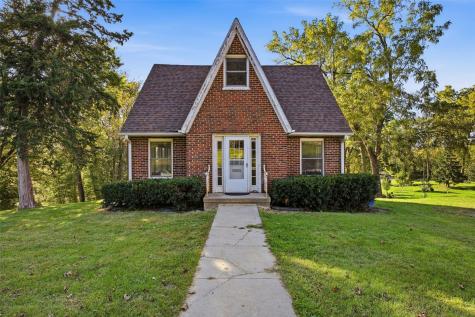 317 10th Avenue SW Mt Vernon IA 52314