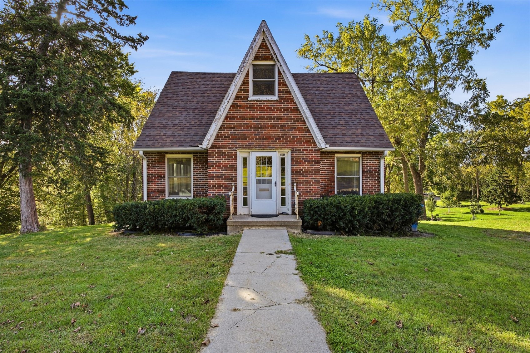 317 10th Avenue SW Mt Vernon IA 52314