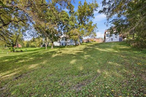 317 10th Avenue SW Mt Vernon IA 52314
