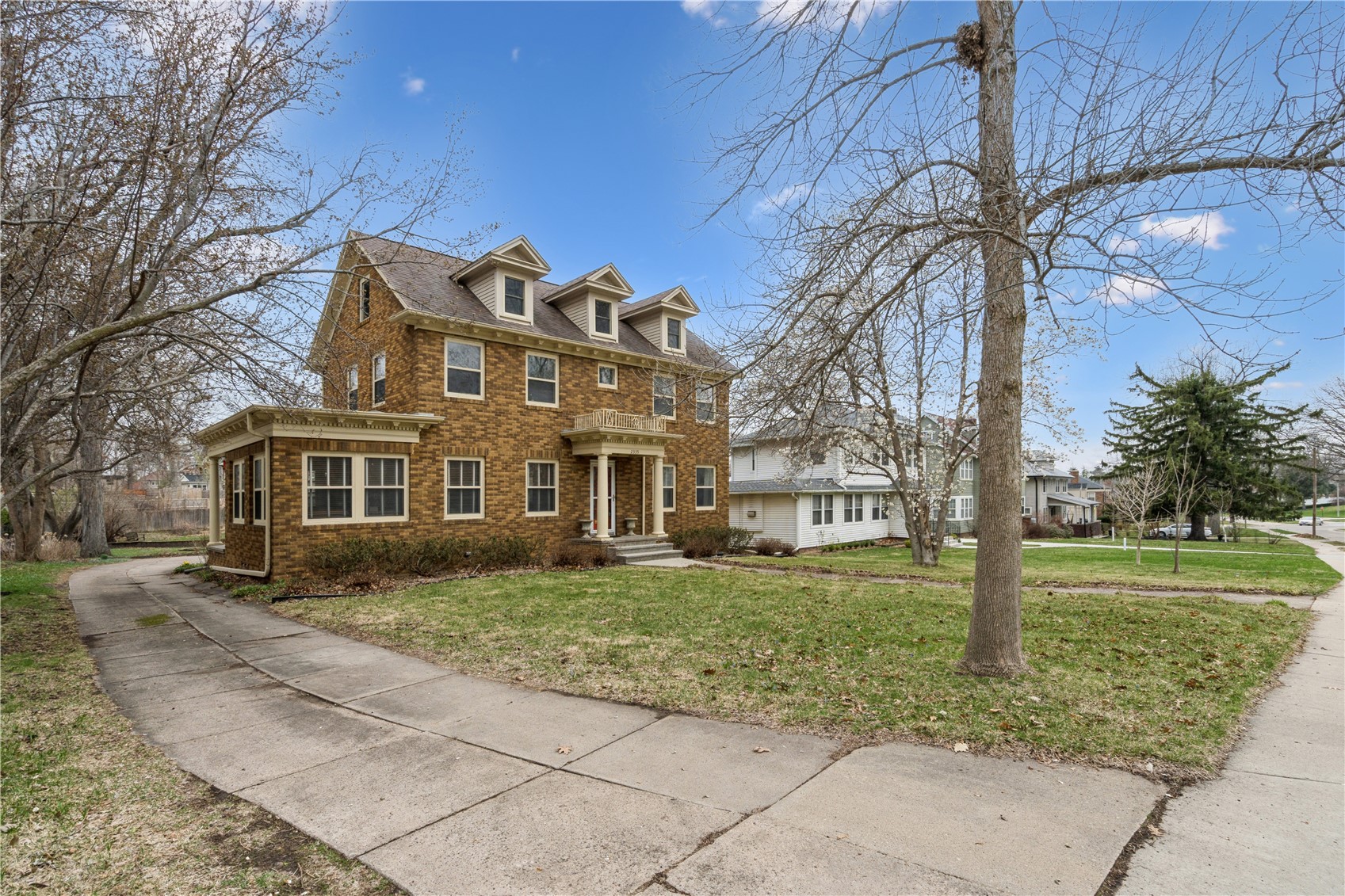 2335 Blake Boulevard SE Cedar Rapids IA 52403