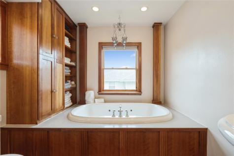2335 Blake Boulevard SE Cedar Rapids IA 52403