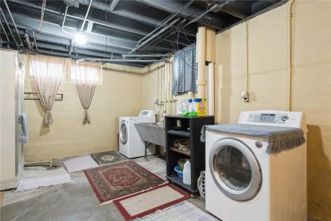 2335 Blake Boulevard SE Cedar Rapids IA 52403