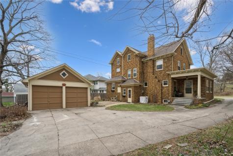2335 Blake Boulevard SE Cedar Rapids IA 52403