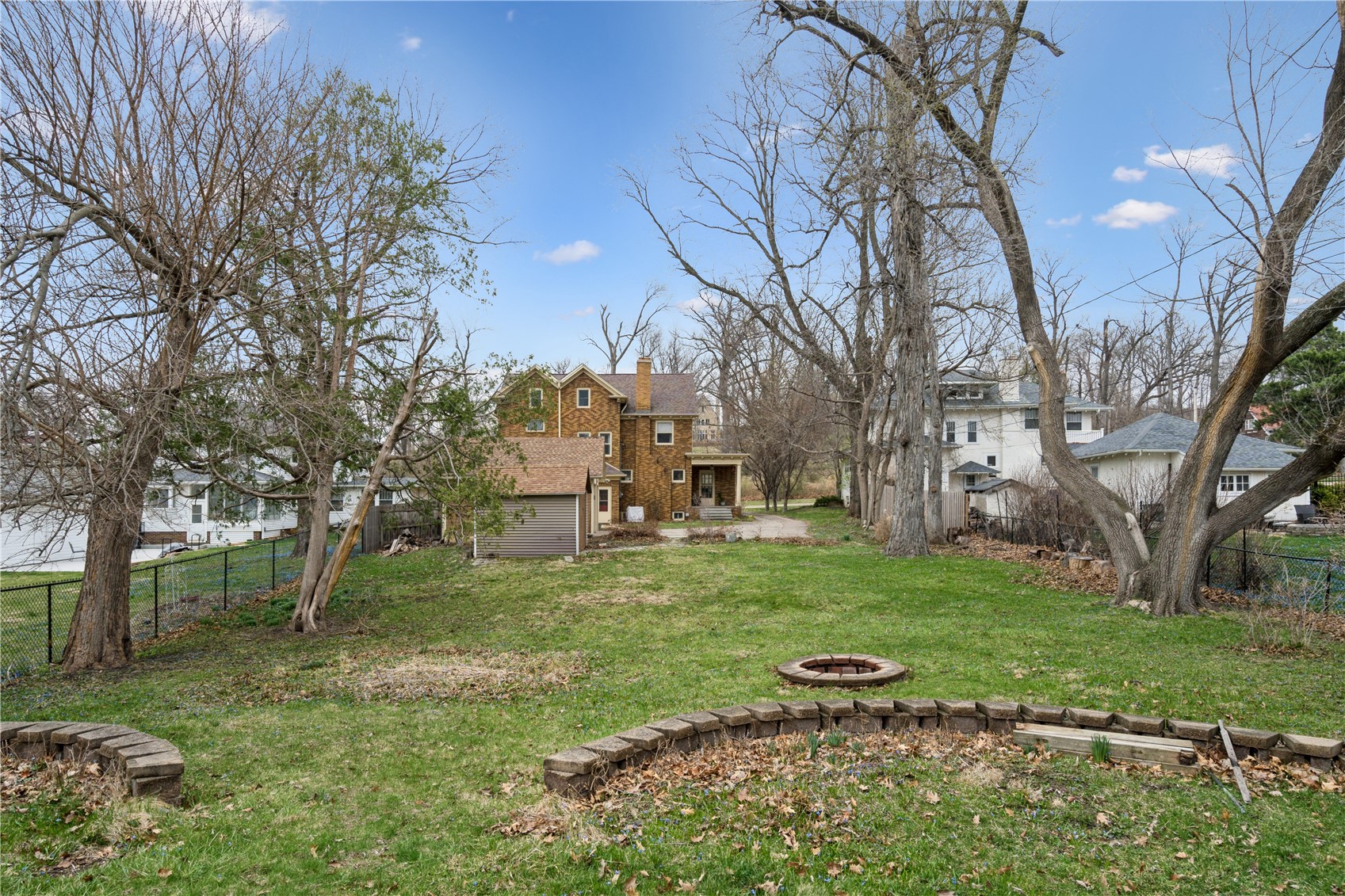 2335 Blake Boulevard SE Cedar Rapids IA 52403