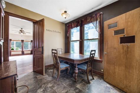 109 S Front Street Greeley IA 52050