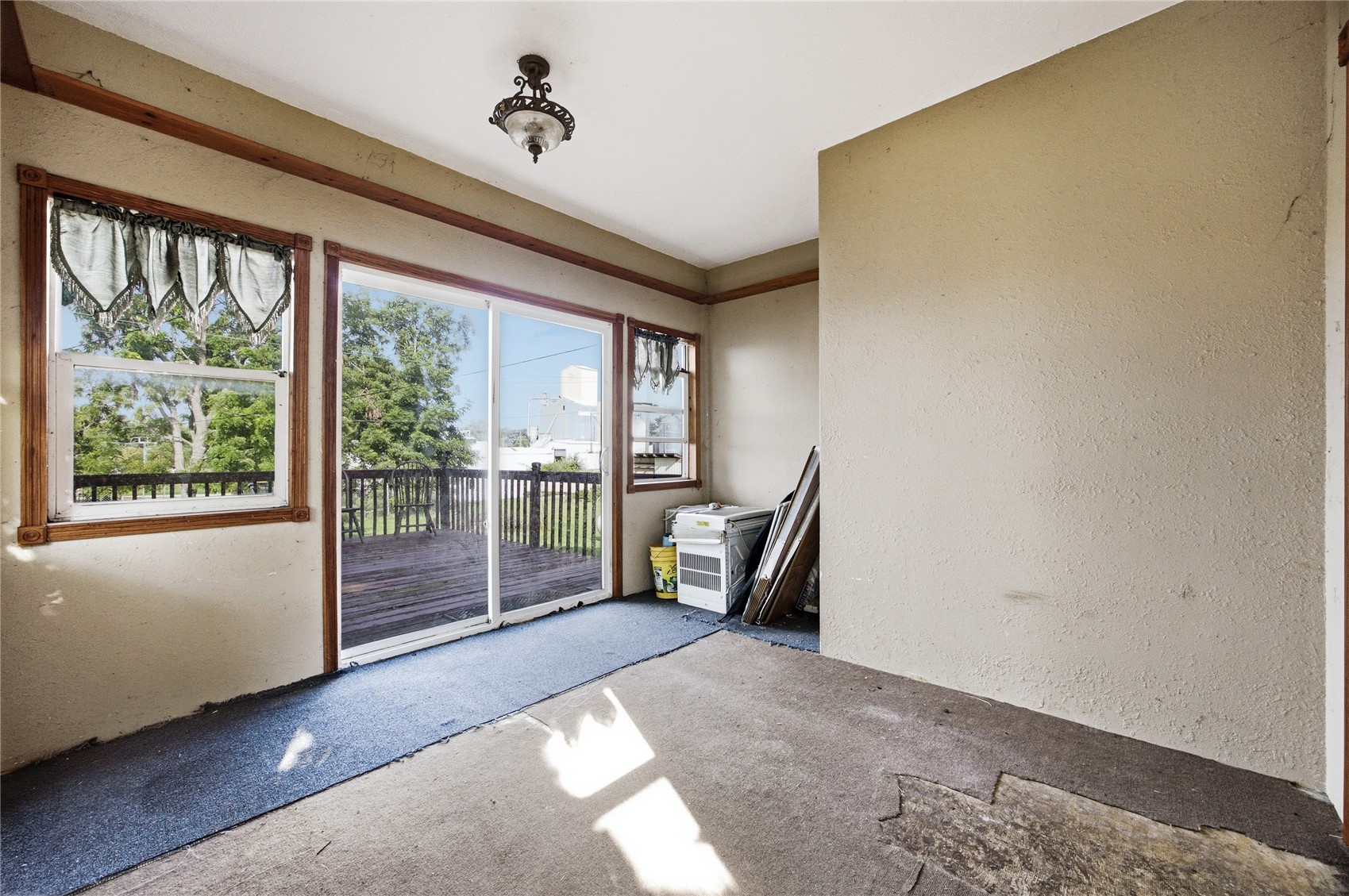 109 S Front Street Greeley IA 52050