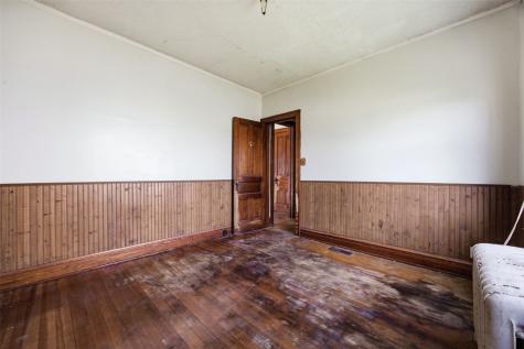 109 S Front Street Greeley IA 52050
