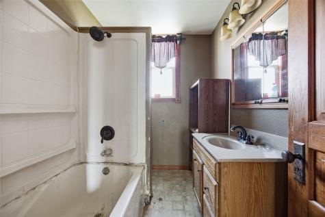 109 S Front Street Greeley IA 52050