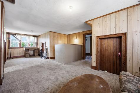 109 S Front Street Greeley IA 52050