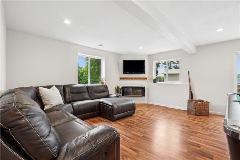 3307 55th Street Center Point IA 52213