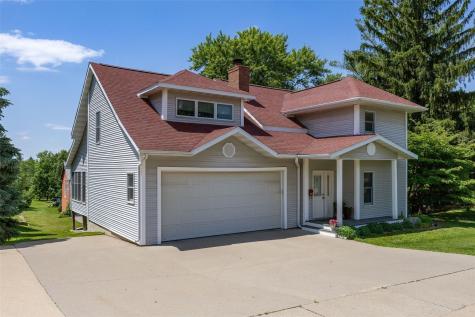 215 10th Avenue SW Mt Vernon IA 52314