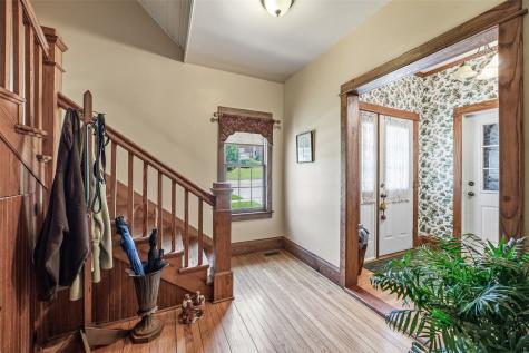 215 10th Avenue SW Mt Vernon IA 52314