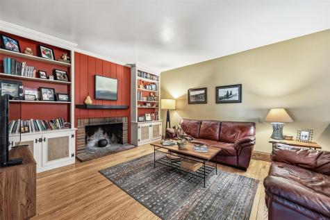 215 10th Avenue SW Mt Vernon IA 52314