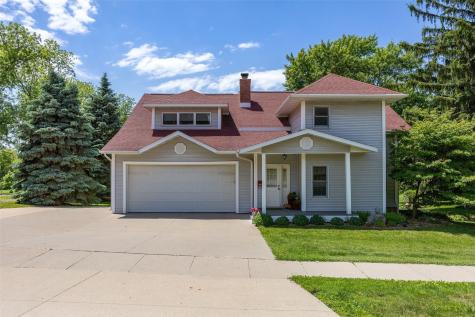 215 10th Avenue SW Mt Vernon IA 52314