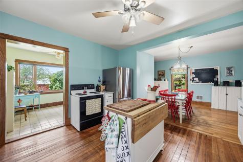 215 10th Avenue SW Mt Vernon IA 52314