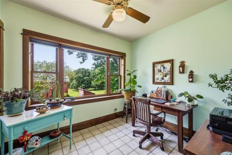 215 10th Avenue SW Mt Vernon IA 52314
