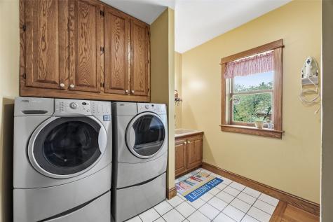 215 10th Avenue SW Mt Vernon IA 52314