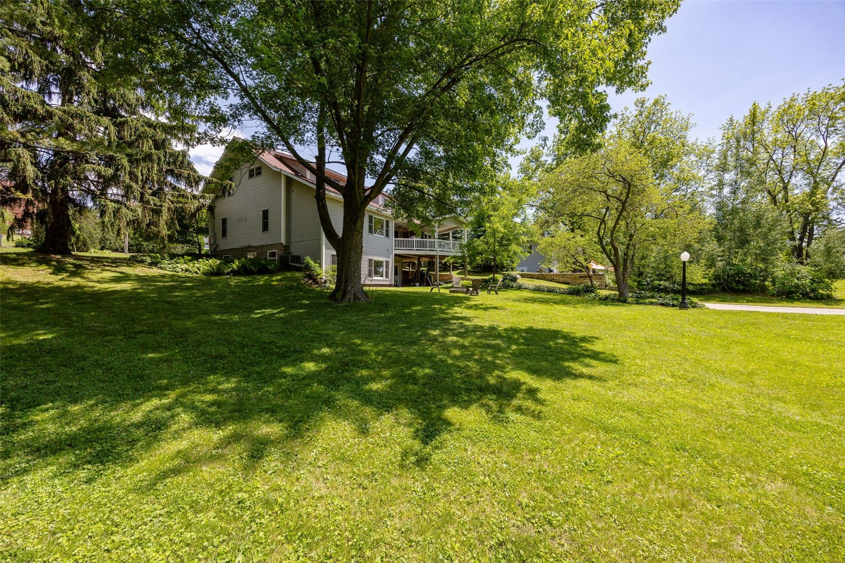 215 10th Avenue SW Mt Vernon IA 52314