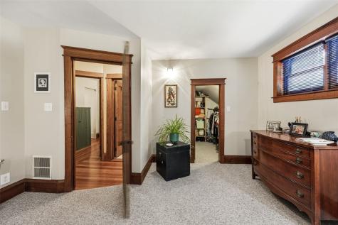 215 10th Avenue SW Mt Vernon IA 52314