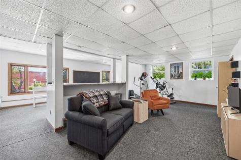 215 10th Avenue SW Mt Vernon IA 52314