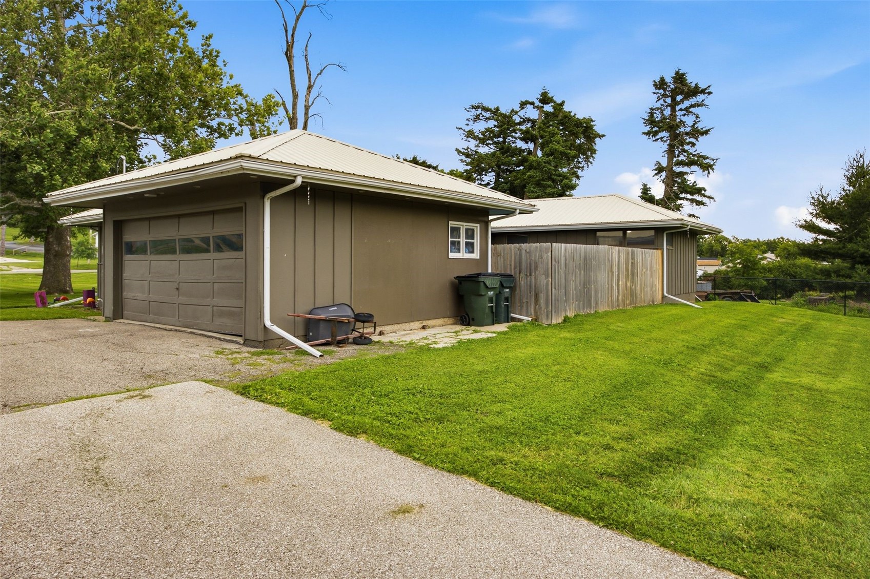 2609 1st Avenue SW Cedar Rapids IA 52404