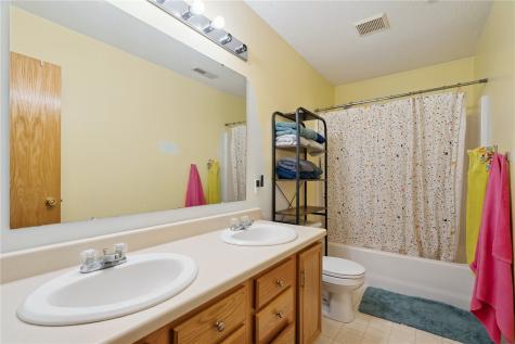7113 West Park Road NE Cedar Rapids IA 52402