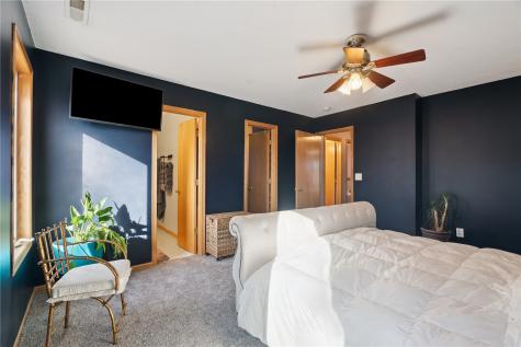7113 West Park Road NE Cedar Rapids IA 52402