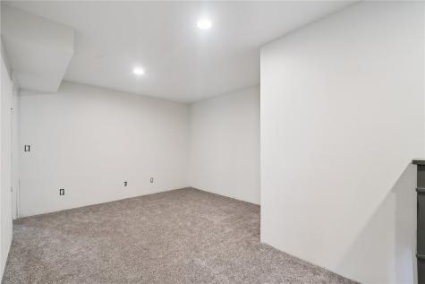 7113 West Park Road NE Cedar Rapids IA 52402