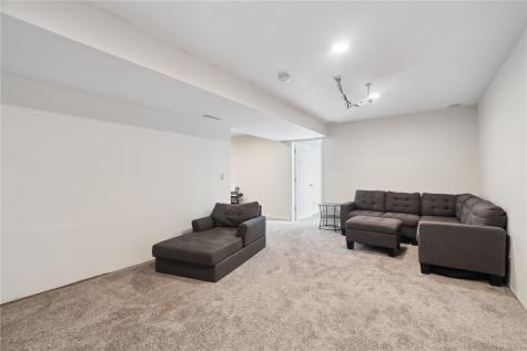7113 West Park Road NE Cedar Rapids IA 52402