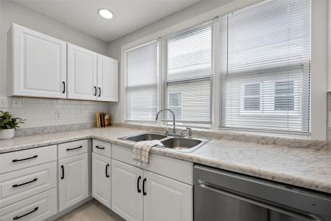 1933 Higley Avenue SE Cedar Rapids IA 52403