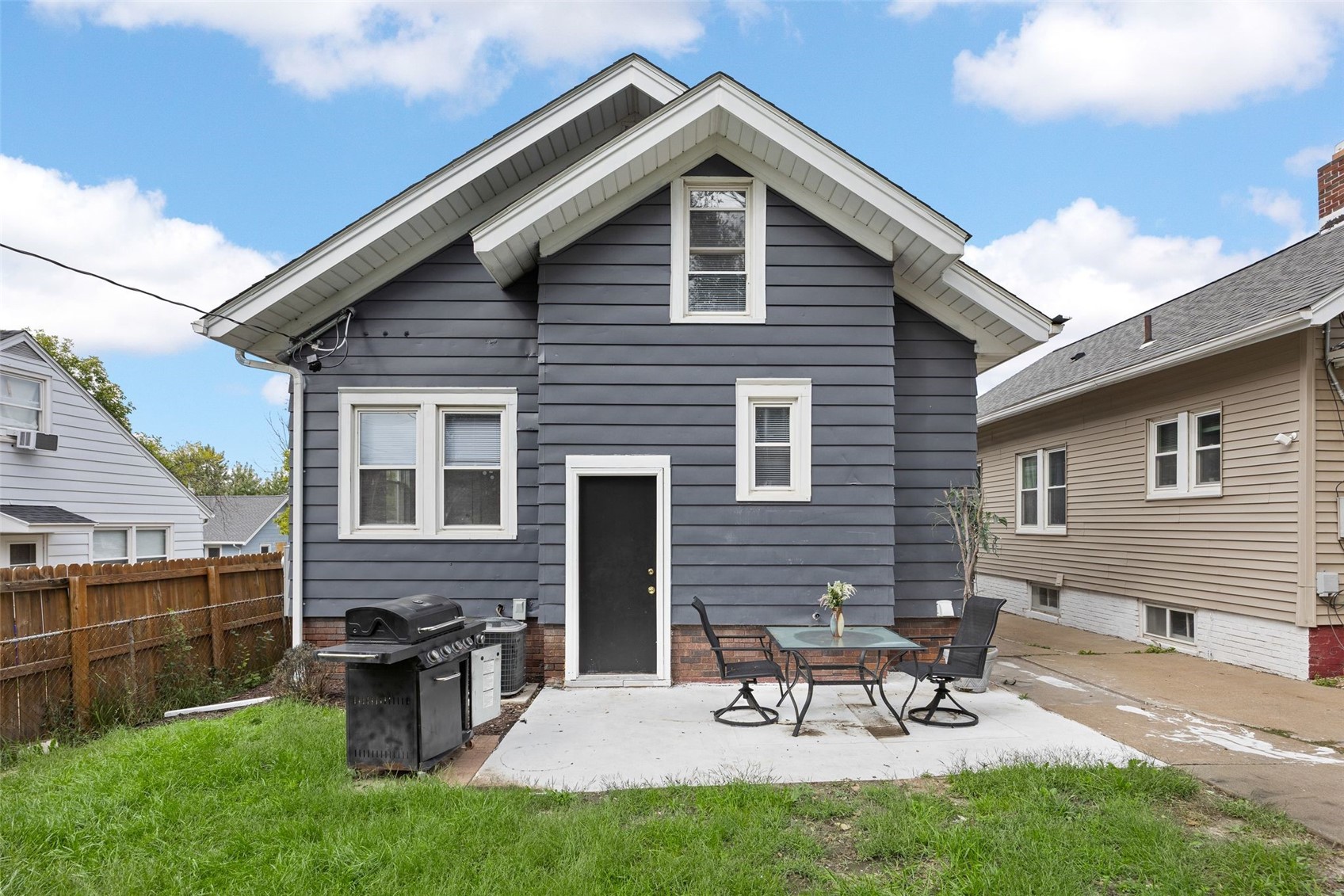 1933 Higley Avenue SE Cedar Rapids IA 52403
