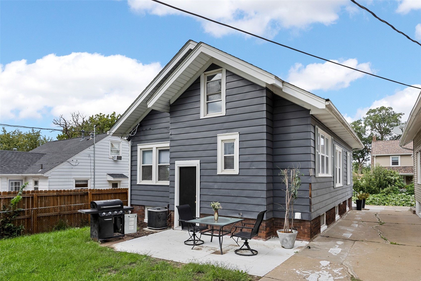 1933 Higley Avenue SE Cedar Rapids IA 52403