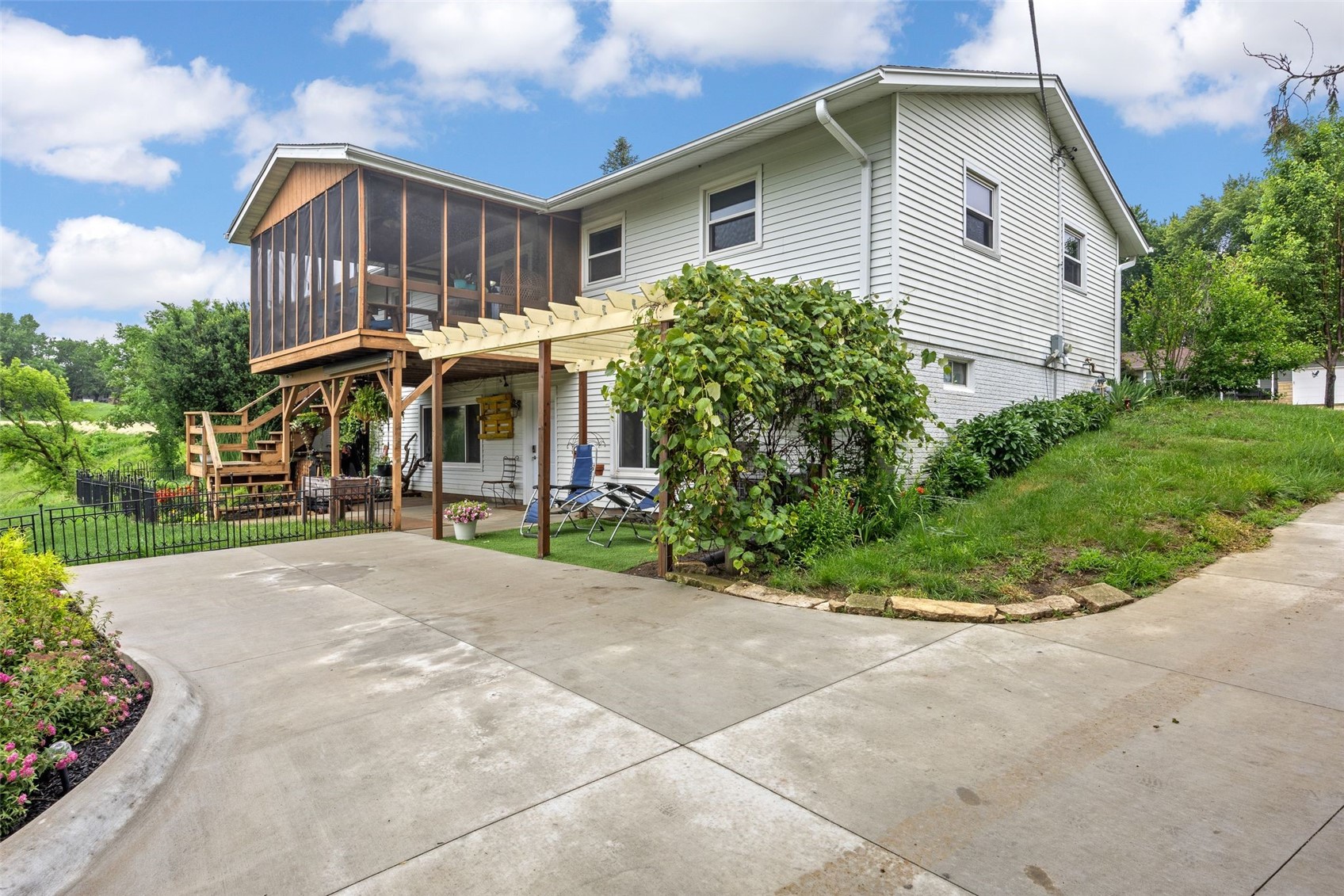 402 N Ford Street Anamosa IA 52205
