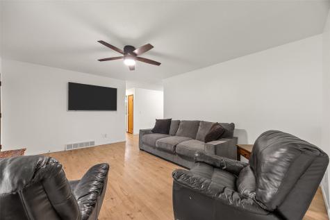 402 N Ford Street Anamosa IA 52205