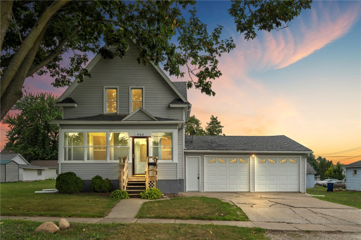 908 4th Avenue Vinton IA 52349