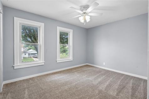908 4th Avenue Vinton IA 52349