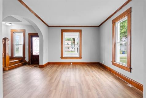 908 4th Avenue Vinton IA 52349