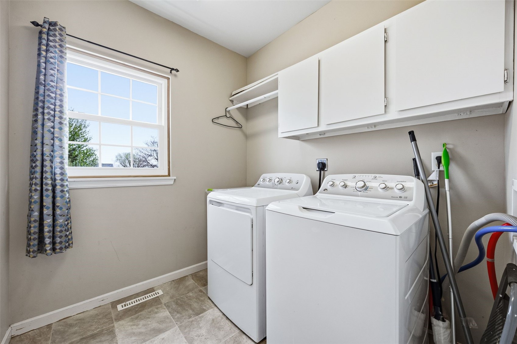 1945 41st Street Marion IA 52302