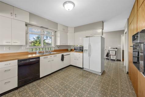 2600 Maple Drive NW Cedar Rapids IA 52405