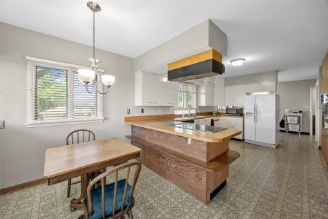 2600 Maple Drive NW Cedar Rapids IA 52405