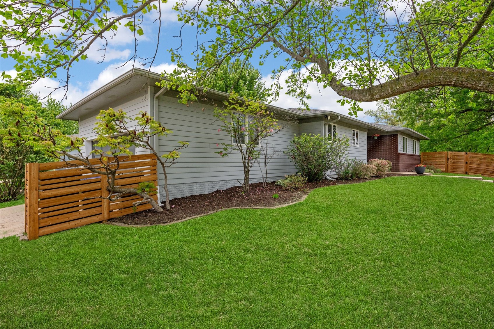 541 Amhurst Iowa City IA 52245