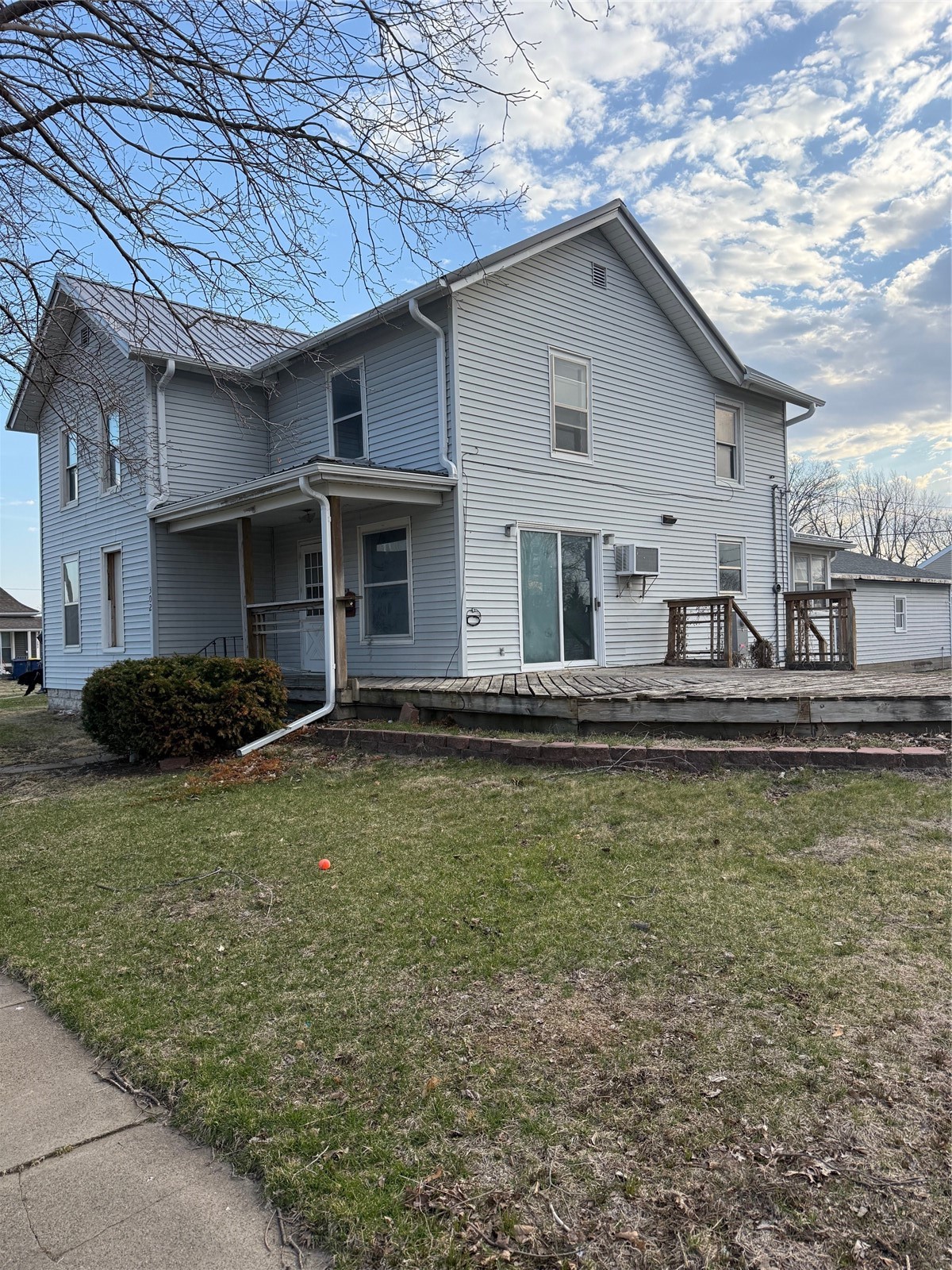 302 9th Street E Vinton IA 52349