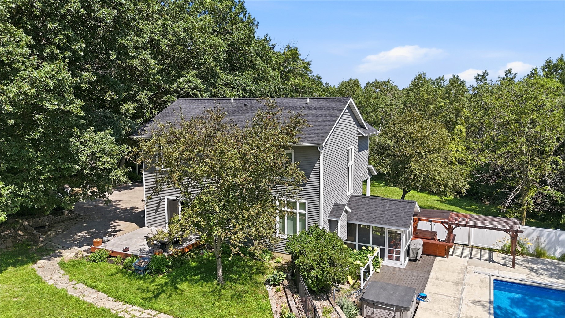 1432 Hickory Hollow NE Solon IA 52333