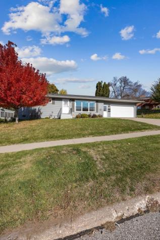 3830 Skylark Lane SE Cedar Rapids IA 52403