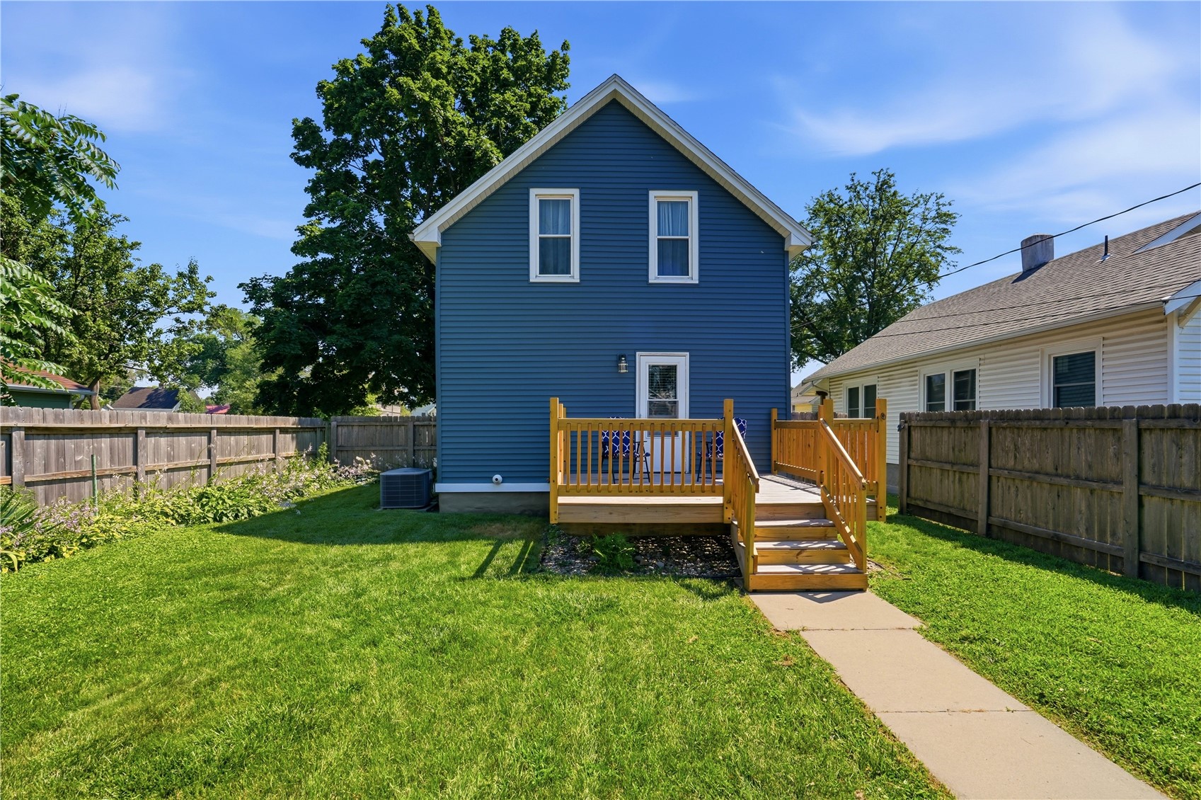 1106 J Avenue NW Cedar Rapids IA 52405